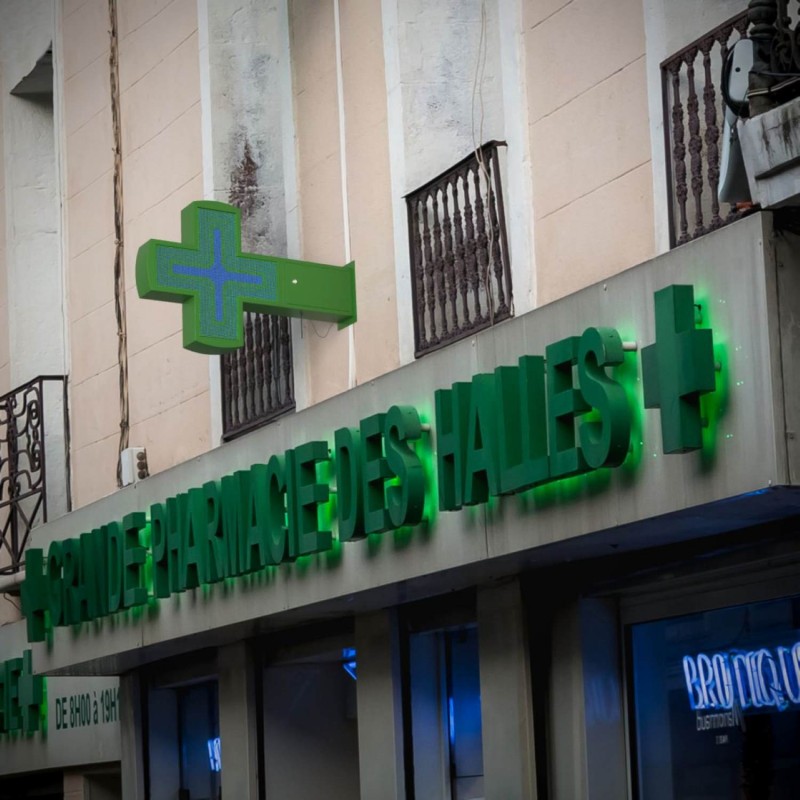 P8 Programmable Multicolor LED XL RGB Pharmacy Cross - Outdoor