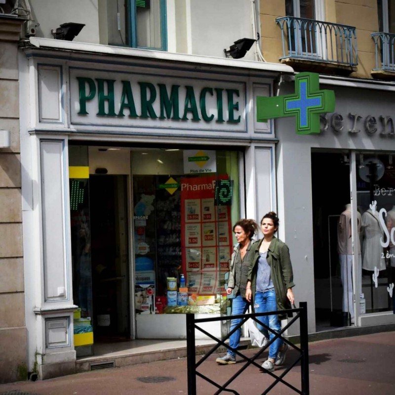 P8 Programmable Multicolor LED XL RGB Pharmacy Cross - Outdoor