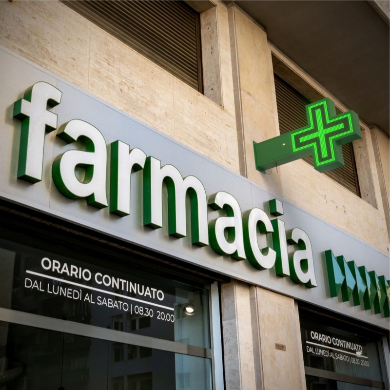 P16 programmable green single-color LED pharmacy cross - Outdoor