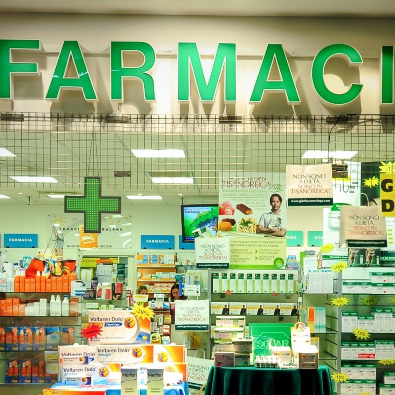 Green single color LED pharmacy cross - 60x60cm - Single sided - IP20